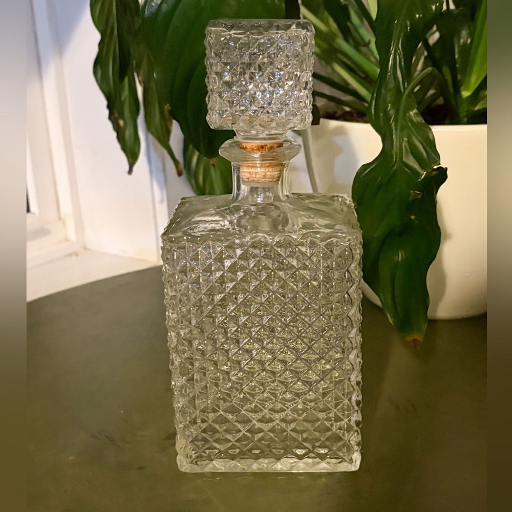 Elegant Crystal Glass Decanter